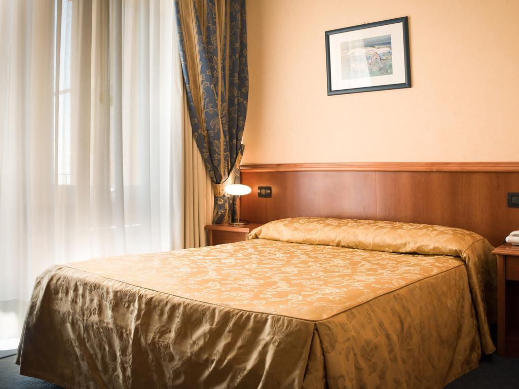 Hotel Bluebay Colle Della Trinita Perugia Corciano Habitación foto