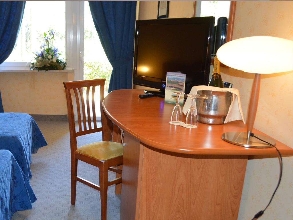 Hotel Bluebay Colle Della Trinita Perugia Corciano Habitación foto