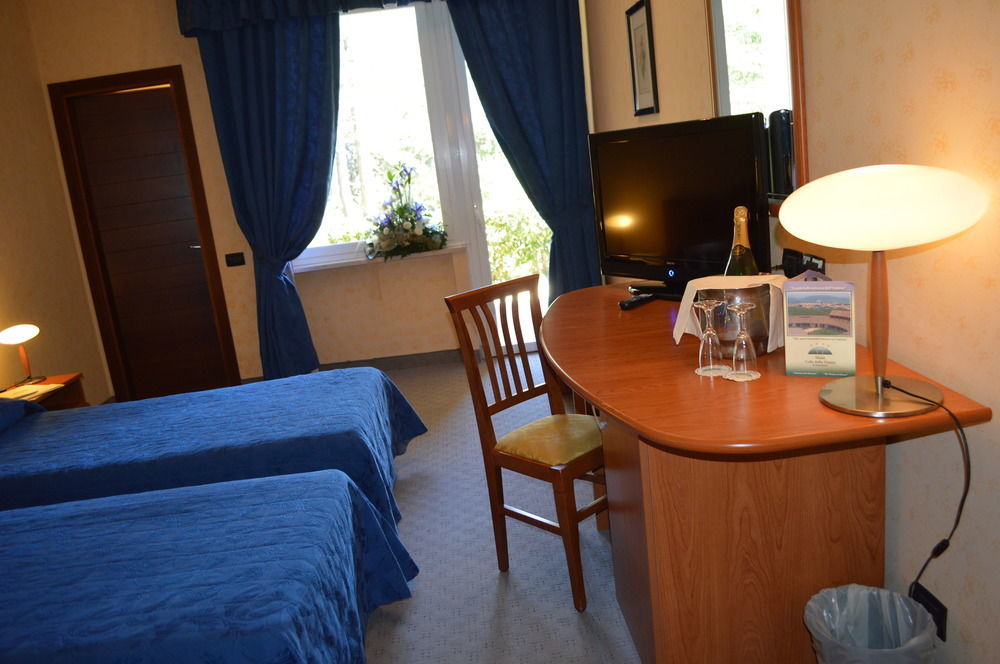Hotel Bluebay Colle Della Trinita Perugia Corciano Exterior foto