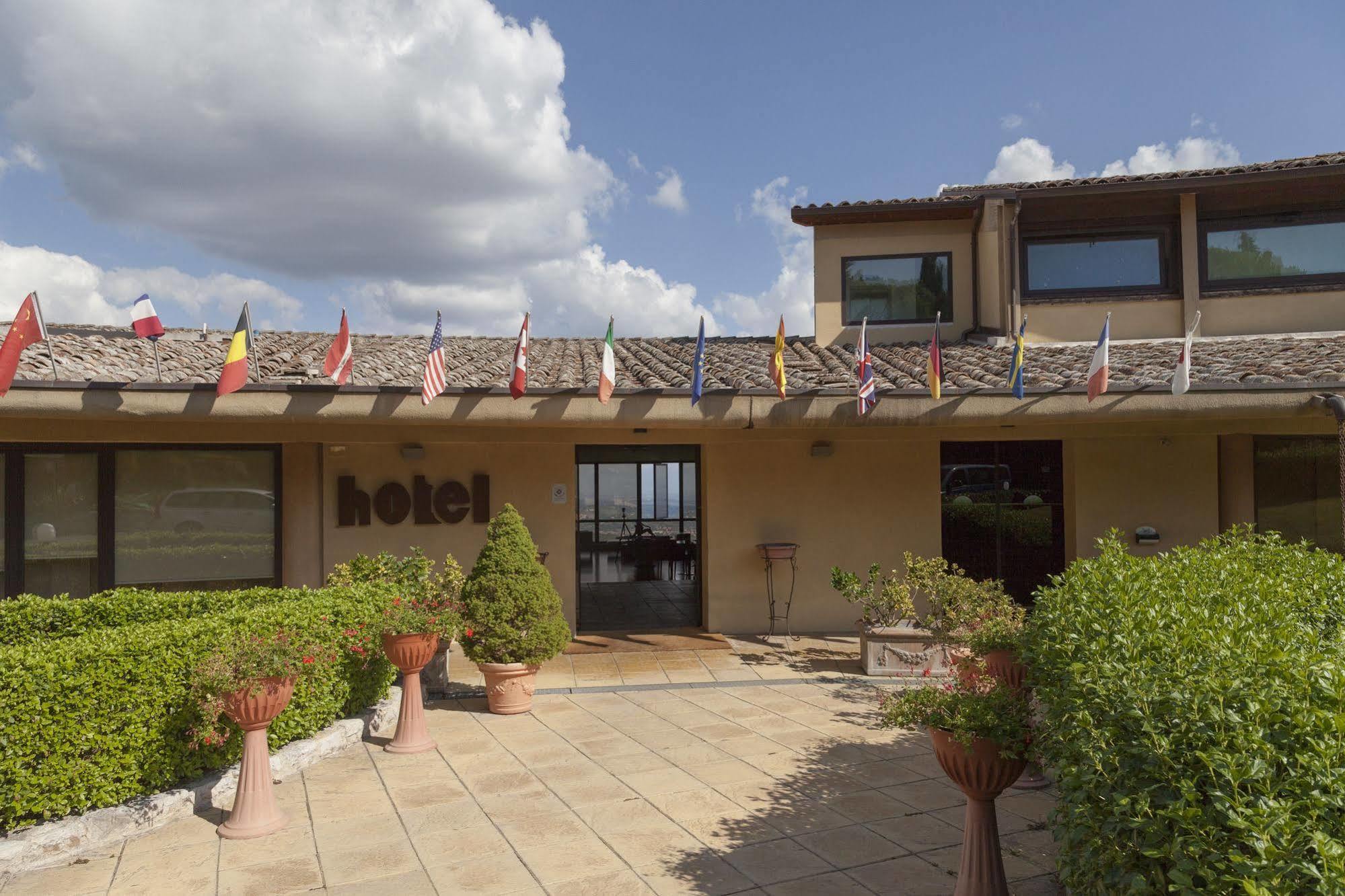 Hotel Bluebay Colle Della Trinita Perugia Corciano Exterior foto
