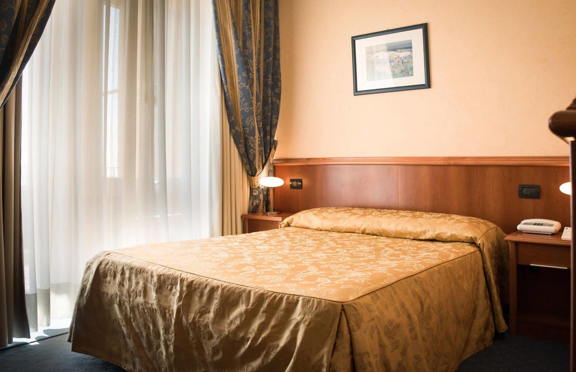 Hotel Bluebay Colle Della Trinita Perugia Corciano Exterior foto